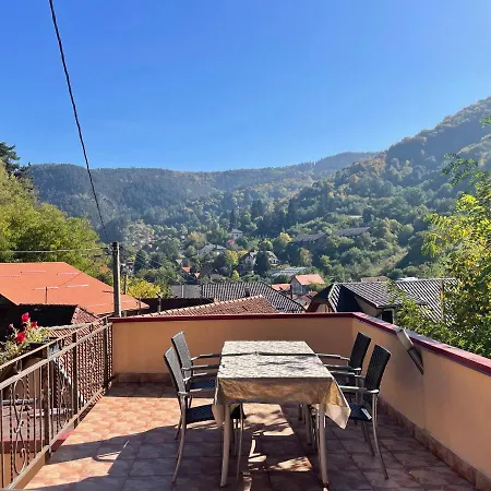 Londof With Panoramic View *