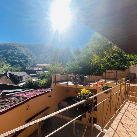 Londof With Panoramic View Villa *