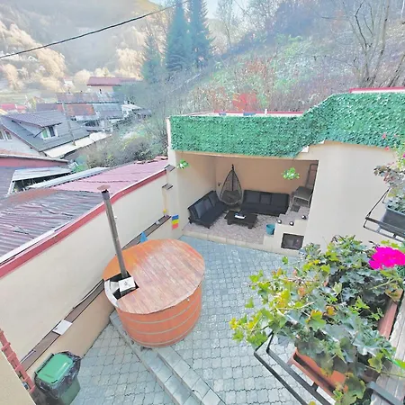 Londof With Panoramic View Villa