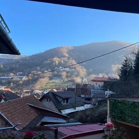 Londof With Panoramic View Villa