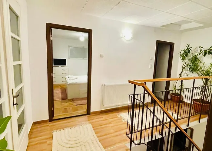 Londof With Panoramic View *